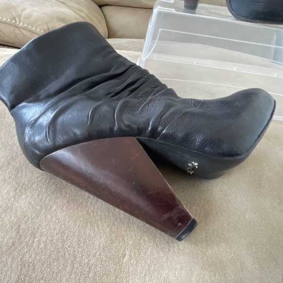 Leather booties with solid wood heel/slouchy leather shaft - Picture 2 of 4